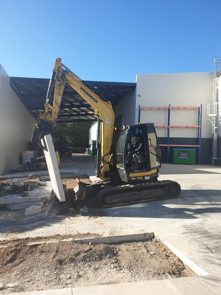 "Expert concrete removal and site preparation by professional contractors. Efficient and precise services for commercial and residential projects. Contact us for a free quote today!"